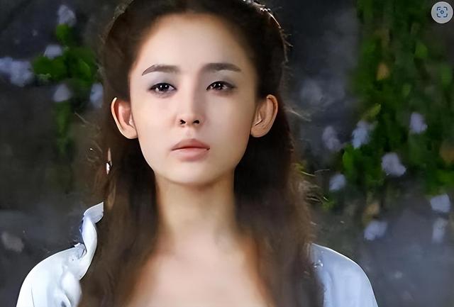 “风流玉女”古力娜扎秘史:美空出身又当又立,外纯内骚私交混乱