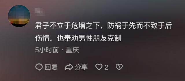 美女直播烧烤被顾客摸屁股,日常视频曝光,网友:这谁顶得住