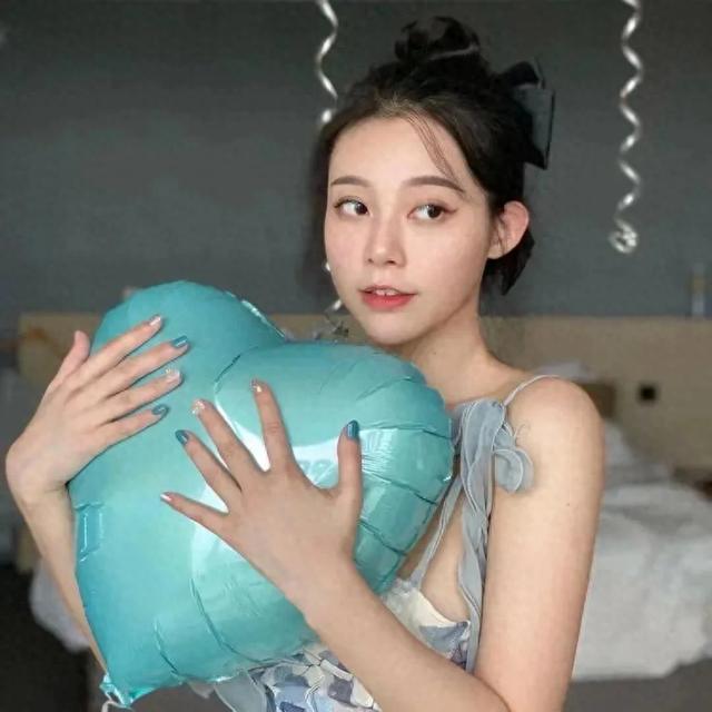 台湾省的“甜味奶茶妹”,水蛇腰 D杯性感身材,太令人着迷了