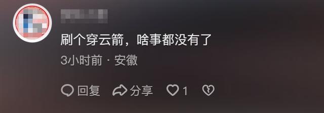 美女直播烧烤被顾客摸屁股,日常视频曝光,网友:这谁顶得住
