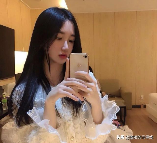 21岁极品翘臀小姐姐自拍曝光,这身材和颜值让人看了无限舔屏
