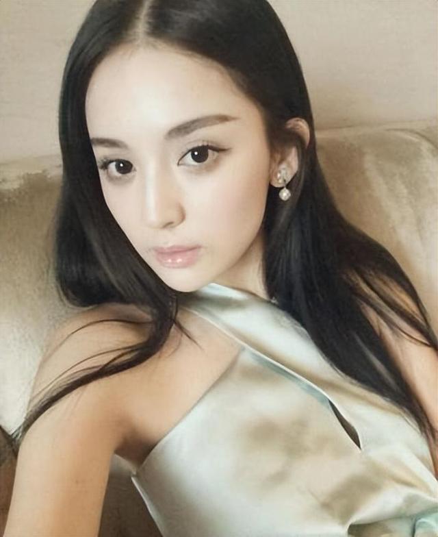 “风流玉女”古力娜扎秘史:美空出身又当又立,外纯内骚私交混乱