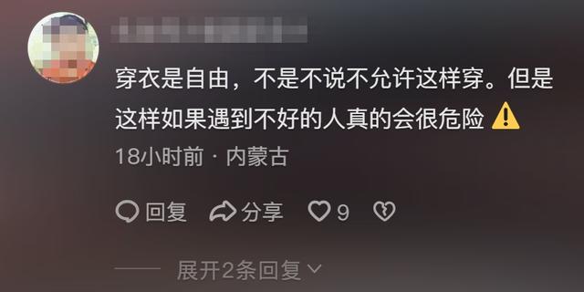 美女直播烧烤被顾客摸屁股,日常视频曝光,网友:这谁顶得住