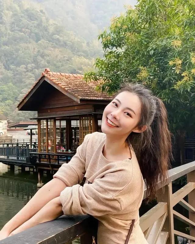 台湾省的“甜味奶茶妹”,水蛇腰 D杯性感身材,太令人着迷了