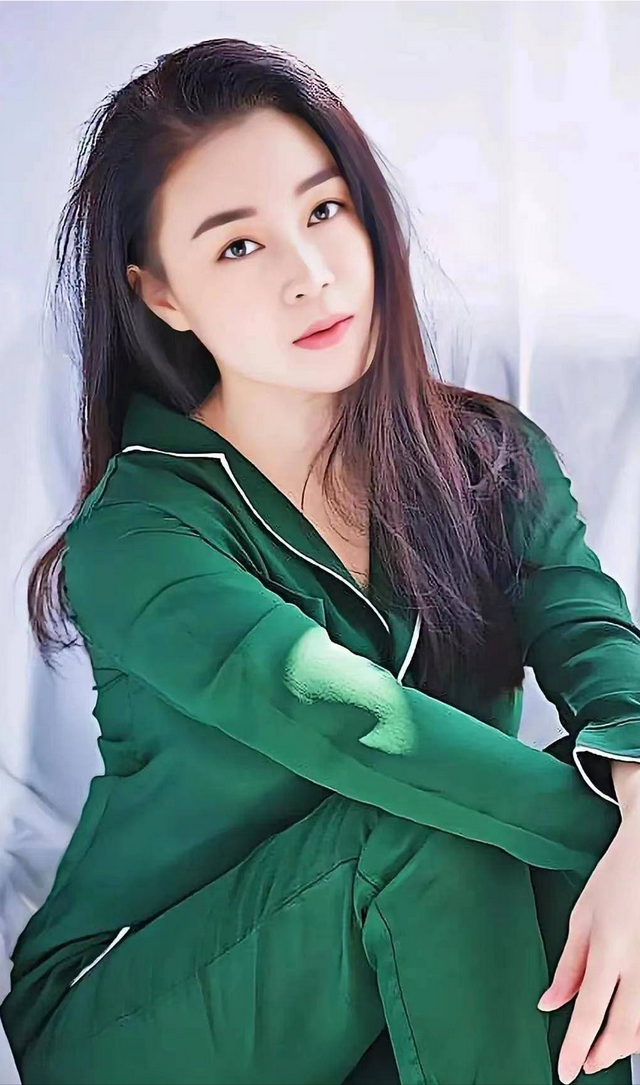 只因“胸中有沟壑”,被揣测的关婷娜,娱乐圈里最悲哀的“真相”